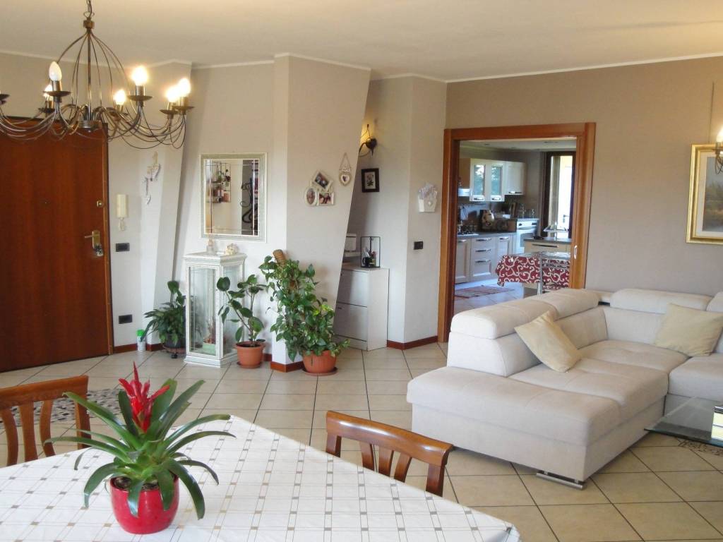 appartamento in vendita a Borgomanero
