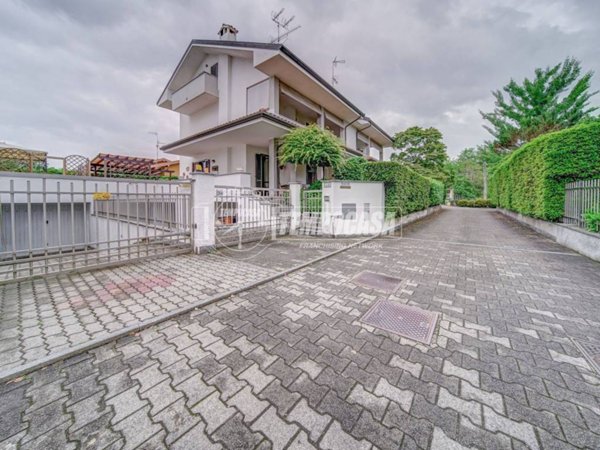 casa indipendente in vendita a Borgomanero