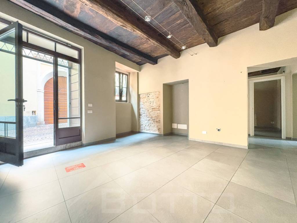 negozio in vendita a Borgomanero