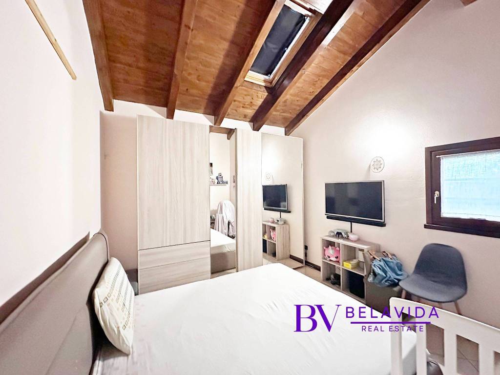 appartamento in vendita a Borgomanero in zona Santa Cristina