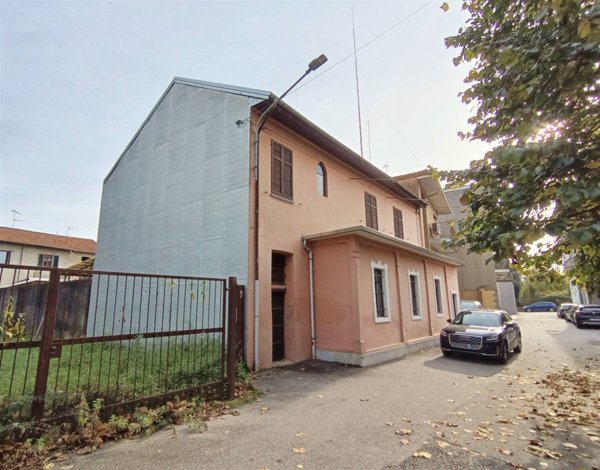 casa indipendente in vendita a Borgomanero