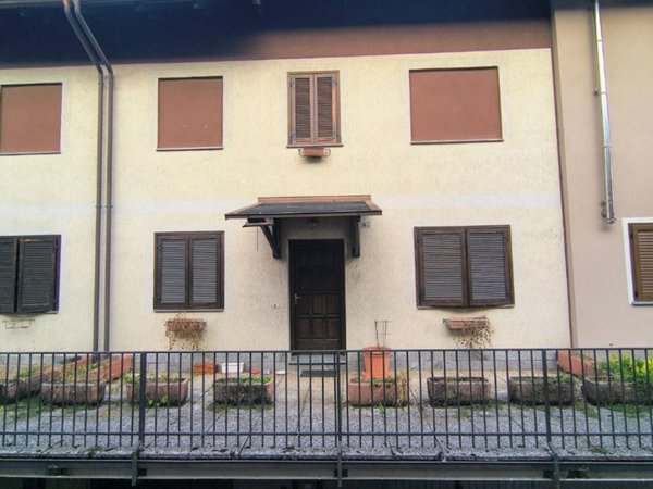 casa indipendente in vendita a Borgomanero