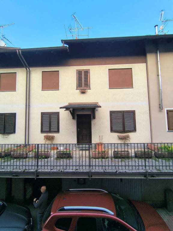 casa indipendente in vendita a Borgomanero