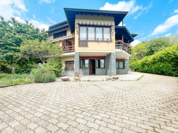 casa indipendente in vendita a Borgomanero