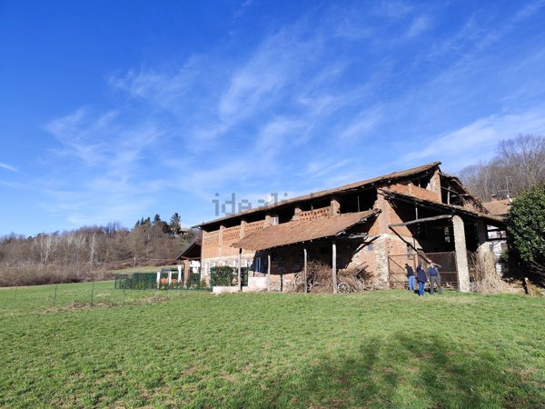 casale in vendita a Borgomanero in zona Santa Cristina