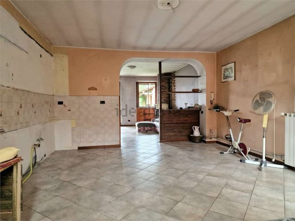 appartamento in vendita a Borgomanero in zona Santa Cristina