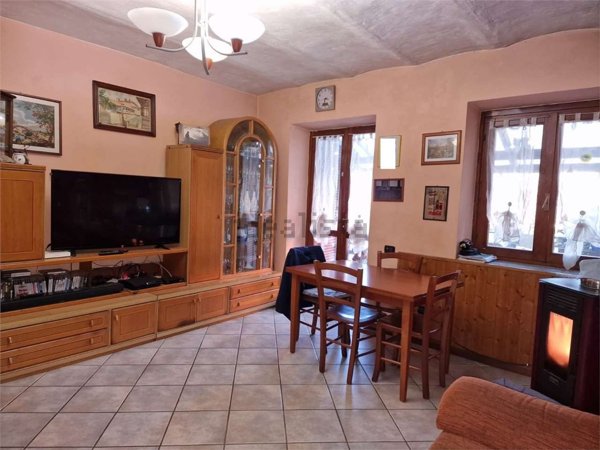 appartamento in vendita a Borgomanero in zona Santa Cristina
