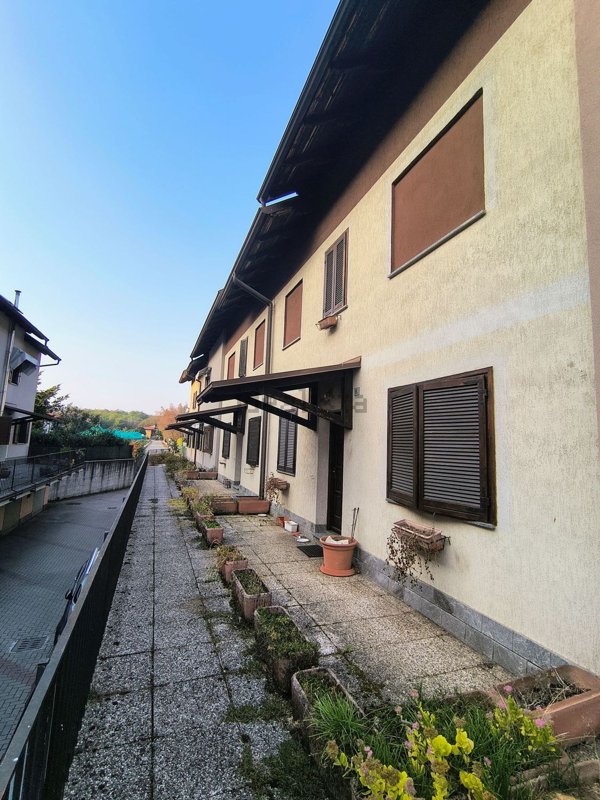 casa indipendente in vendita a Borgomanero