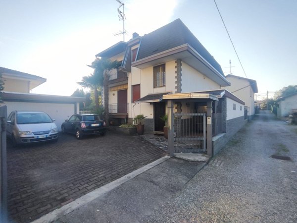 casa indipendente in vendita a Borgomanero