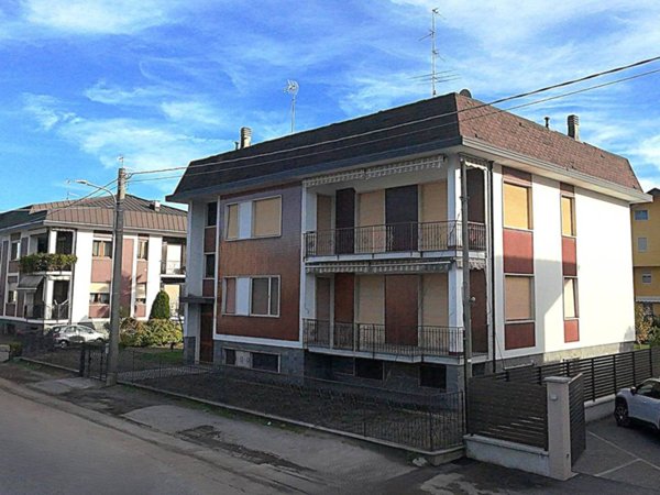 casa indipendente in vendita a Borgomanero