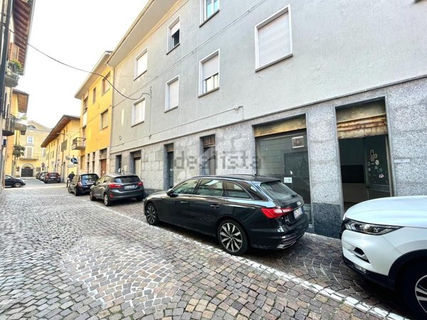 locale commerciale in vendita a Borgomanero