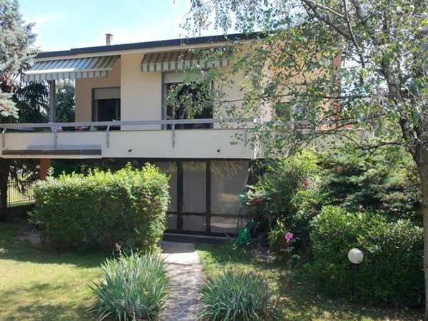 casa indipendente in vendita a Borgomanero