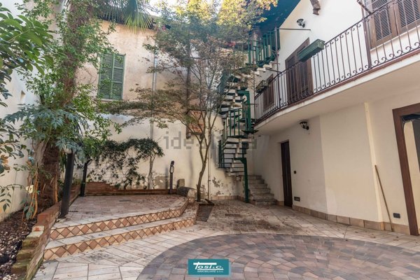 casa indipendente in vendita a Borgomanero