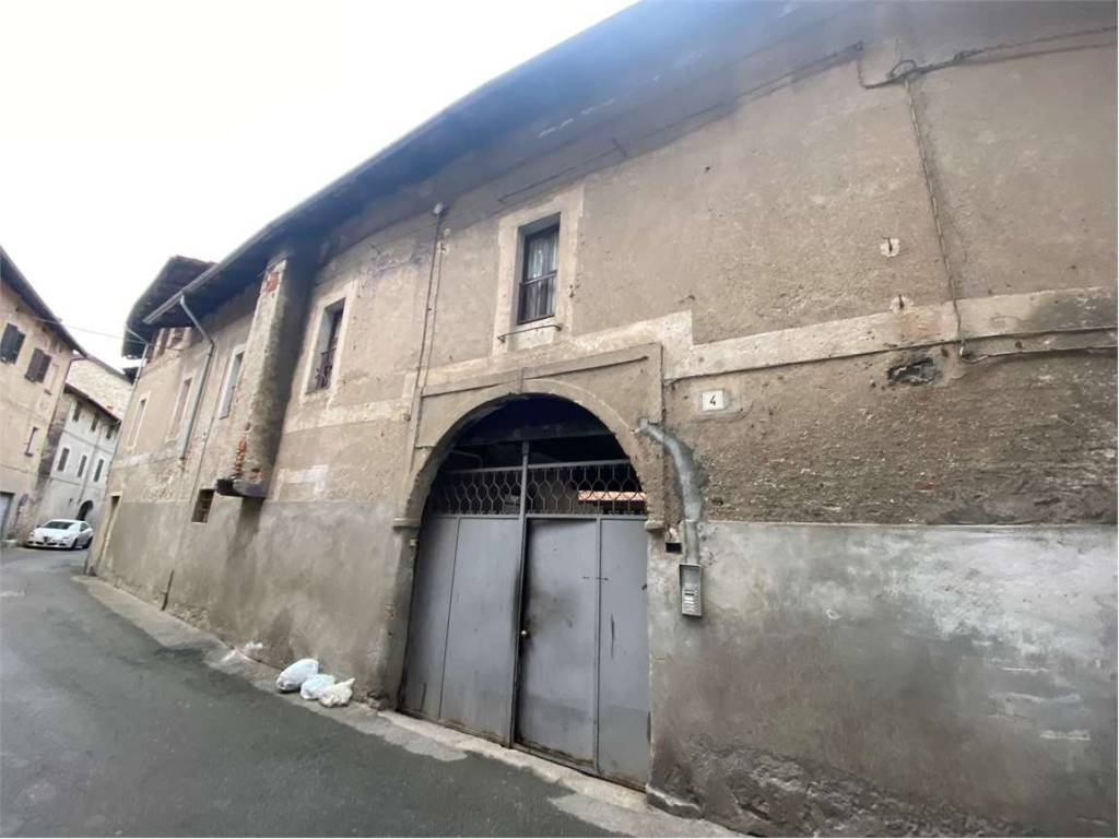 casa indipendente in vendita a Borgomanero