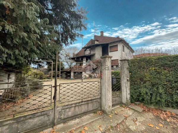 appartamento in vendita a Borgomanero in zona Santa Cristina