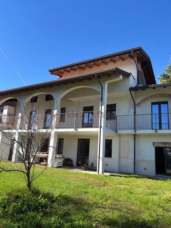 casa indipendente in vendita a Borgomanero
