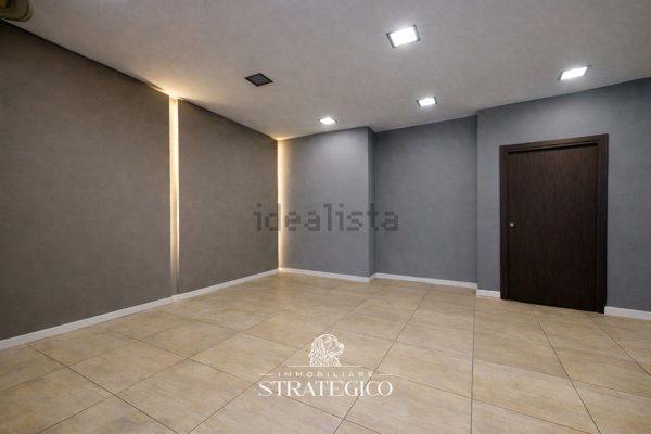 negozio in vendita a Borgomanero