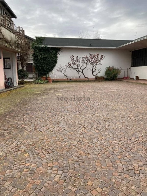 capannone in vendita a Borgomanero