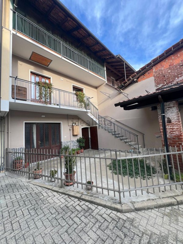casa indipendente in vendita a Borgomanero