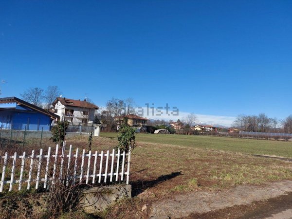 casa indipendente in vendita a Borgomanero in zona Santa Cristina