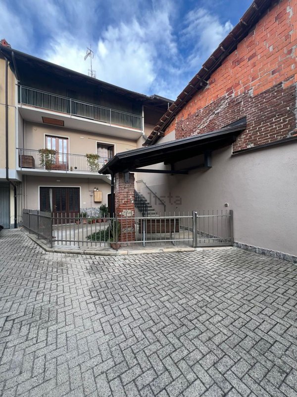 casa indipendente in vendita a Borgomanero