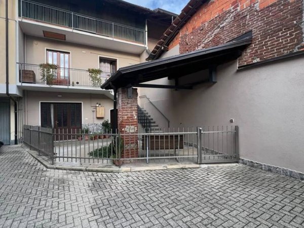 casa indipendente in vendita a Borgomanero