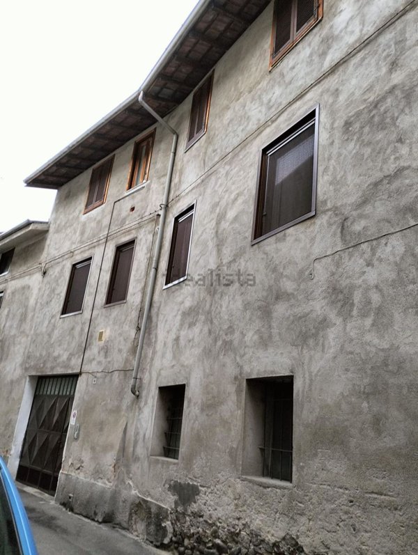 casa indipendente in vendita a Borgomanero