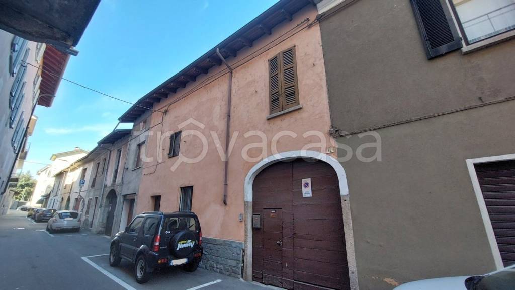 casa indipendente in vendita a Borgomanero