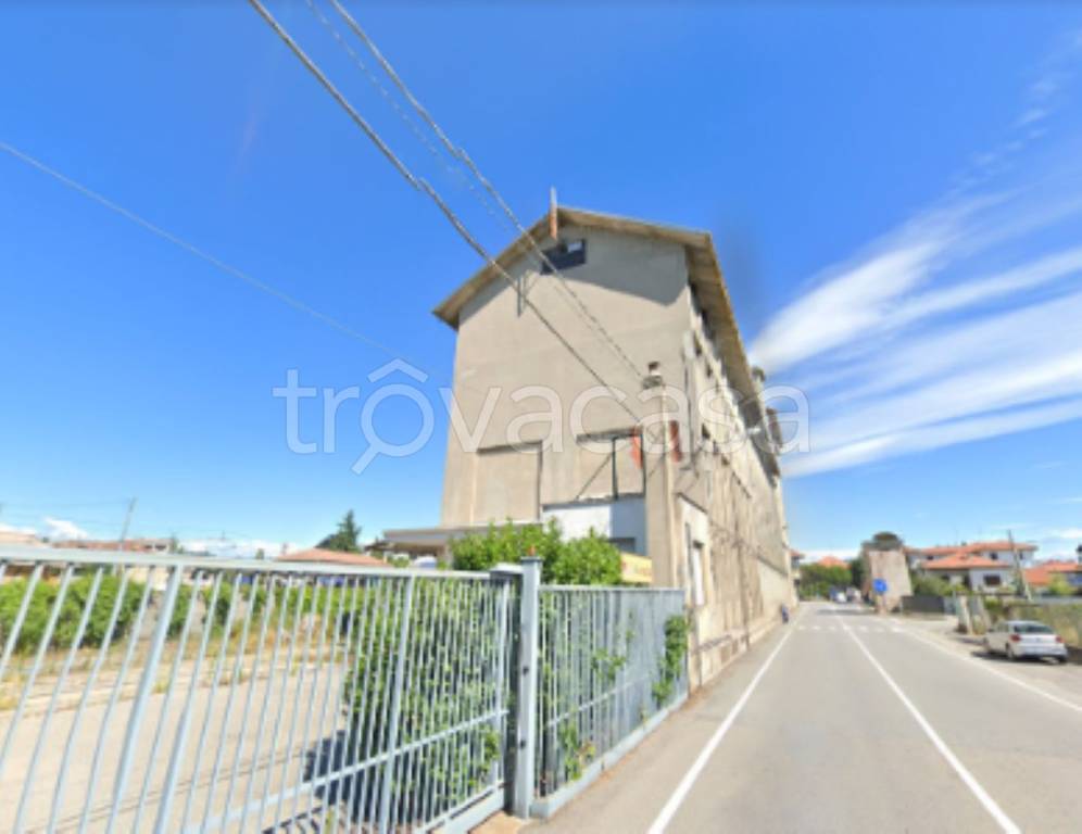 locale commerciale in vendita a Borgomanero