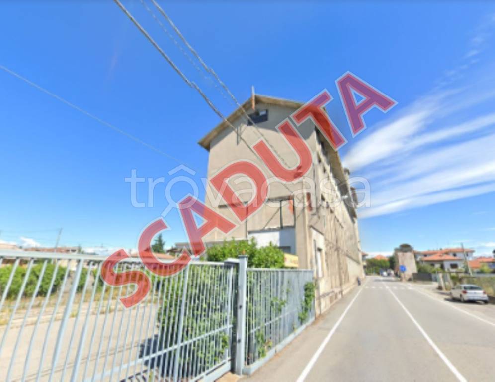 locale commerciale in vendita a Borgomanero