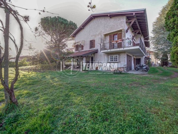 casa indipendente in vendita a Borgomanero