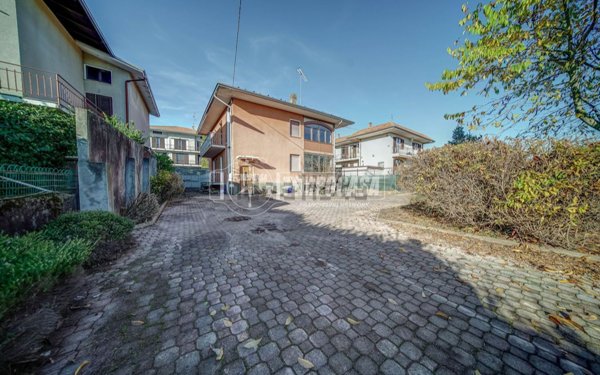 casa indipendente in vendita a Borgomanero