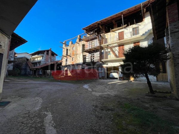 casa indipendente in vendita a Borgomanero
