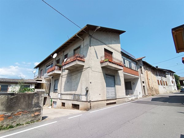 casa indipendente in vendita a Borgomanero in zona Santa Cristina