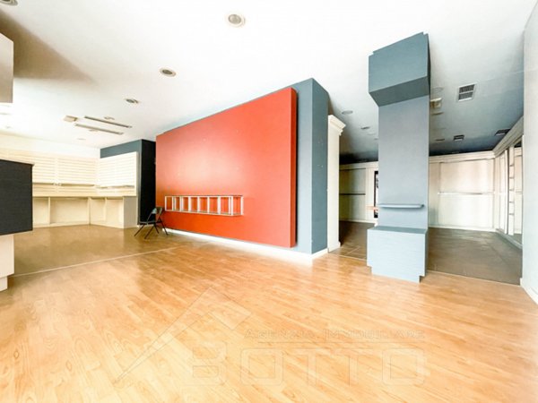 negozio in vendita a Borgomanero