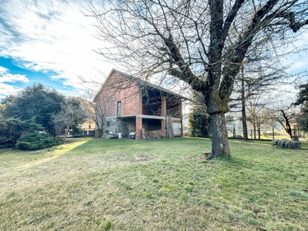 casale in vendita a Borgomanero in zona Santa Cristina