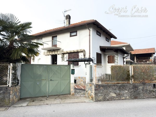 casa indipendente in vendita a Borgomanero in zona Santa Croce