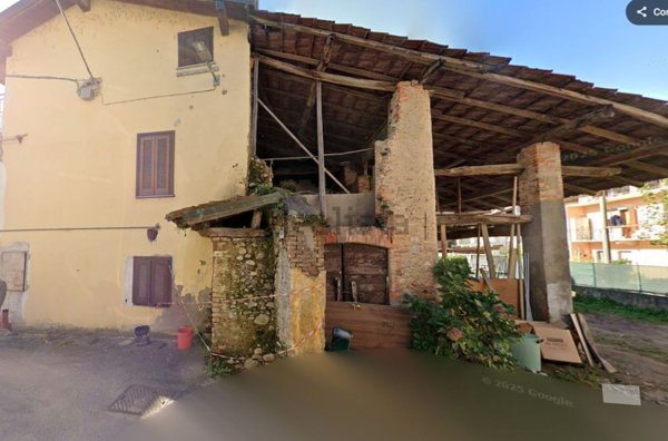 appartamento in vendita a Borgomanero in zona Santa Cristina