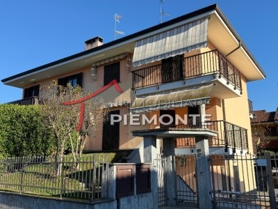 casa indipendente in vendita a Borgomanero