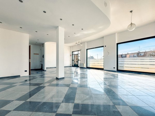 negozio in vendita a Borgomanero