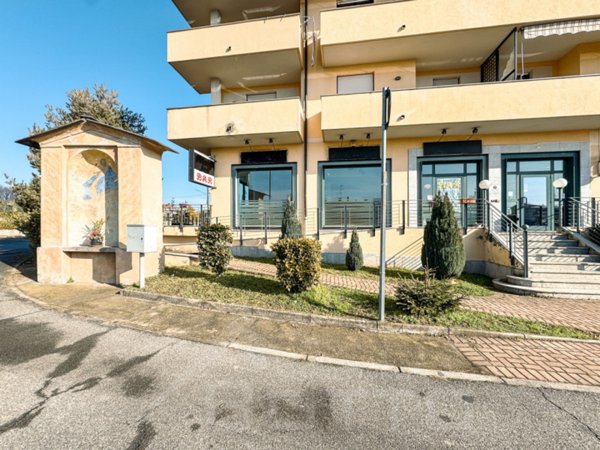 negozio in vendita a Borgomanero