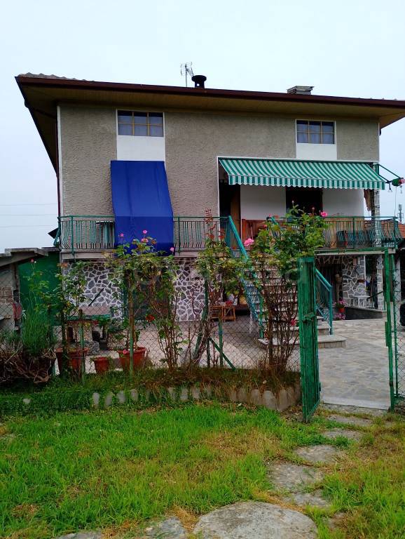 casa indipendente in vendita a Borgomanero
