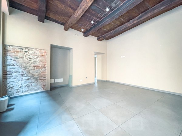 negozio in vendita a Borgomanero