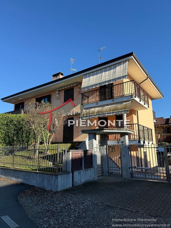 casa indipendente in vendita a Borgomanero