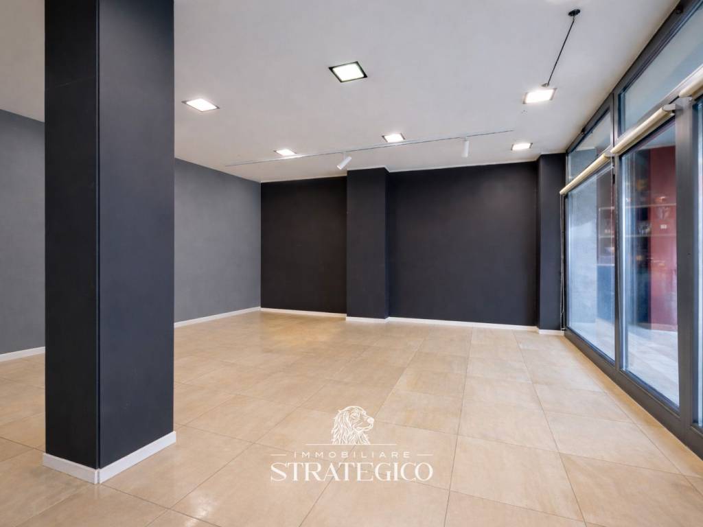 negozio in vendita a Borgomanero