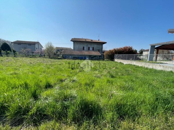 terreno edificabile in vendita a Borgomanero