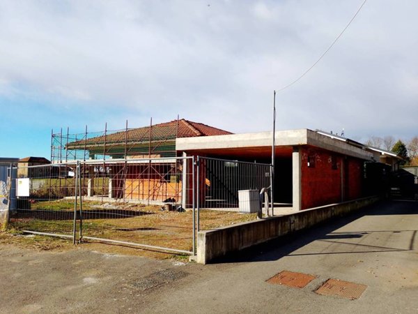 casa indipendente in vendita a Borgomanero