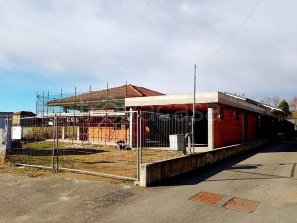 casa indipendente in vendita a Borgomanero