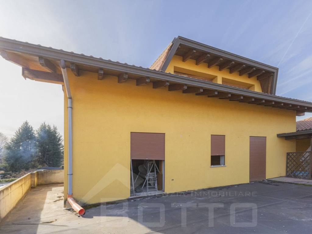 casa indipendente in vendita a Borgomanero