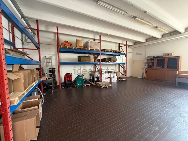 capannone in vendita a Borgomanero